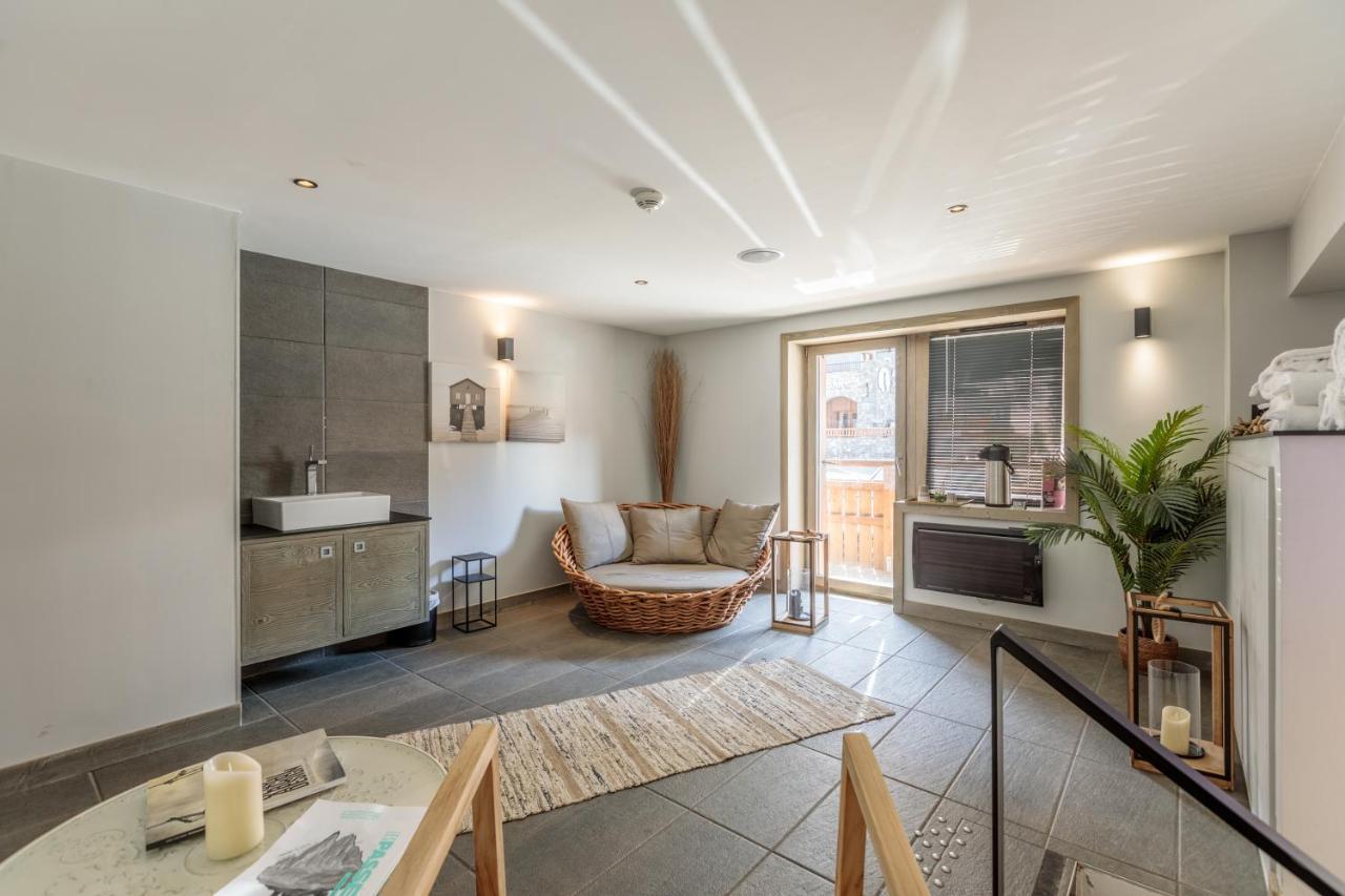 Victoria Lodge, Friendly Hotel Val-dʼIsère エクステリア 写真